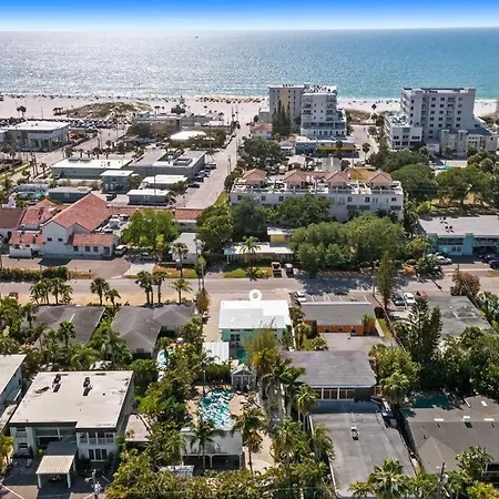 7 Bedroom 5 Bath Home With Cottage On Clearwater Beach!